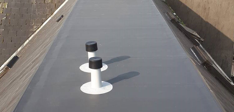 Detail image of roof recovery with Renolit Alkorplan 35276